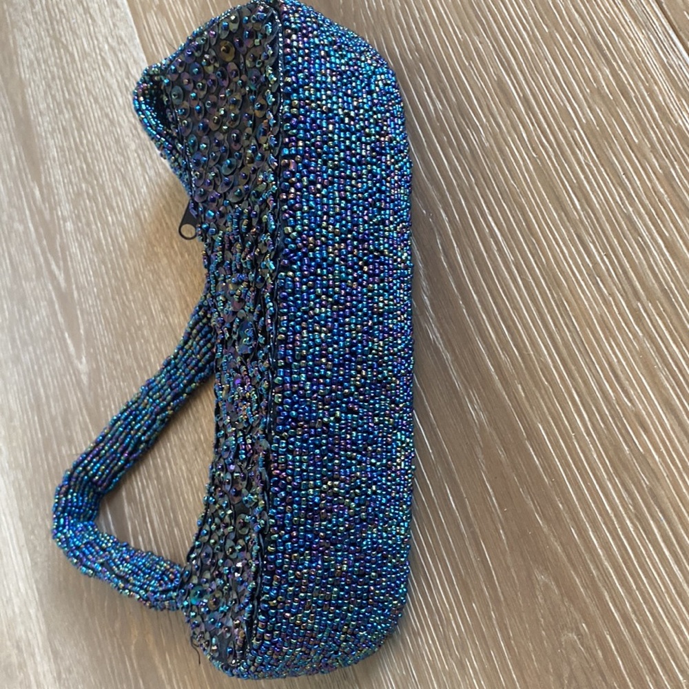 Unique sequin Clutch - Picture 3 of 5